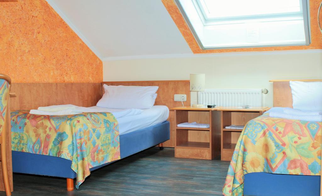 Garni Zum Adler Hotell Gensingen Rum bild