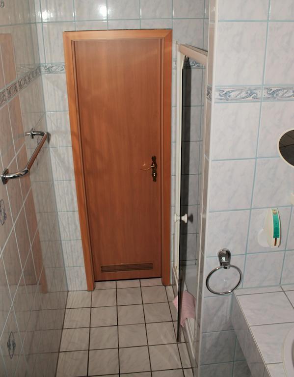 Garni Zum Adler Hotell Gensingen Rum bild