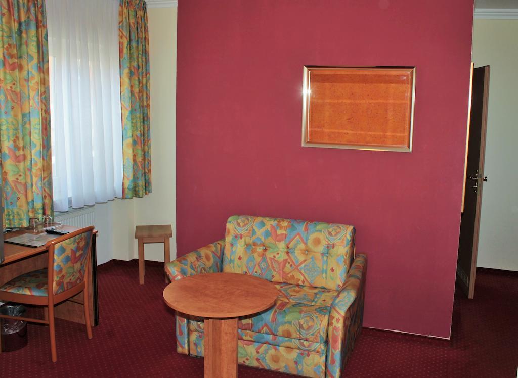 Garni Zum Adler Hotell Gensingen Rum bild