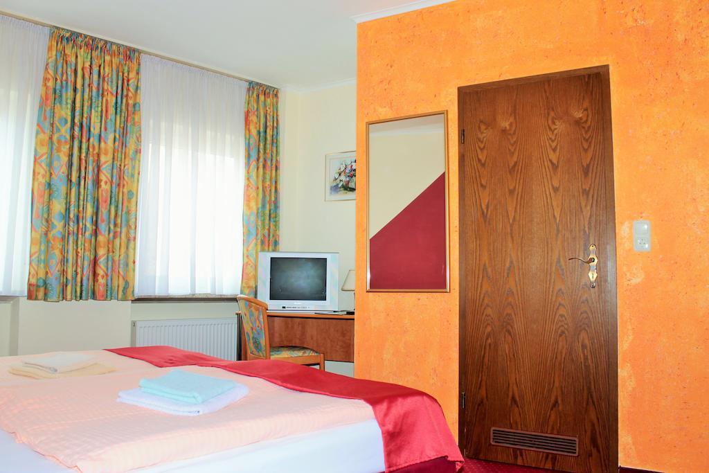 Garni Zum Adler Hotell Gensingen Rum bild